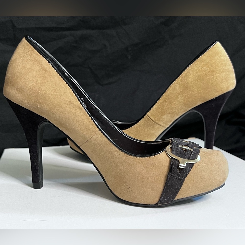 Just Fab Tan and Black Heels size 6